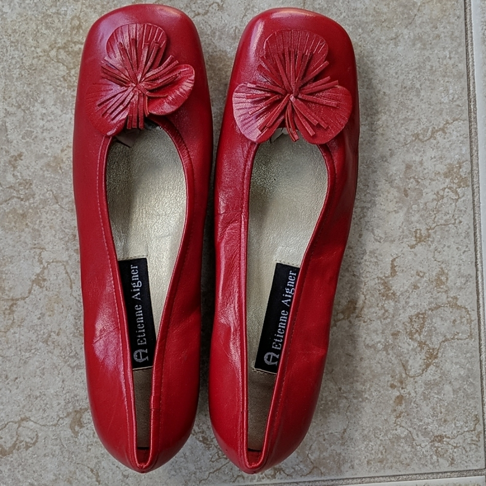 NWT red shoes